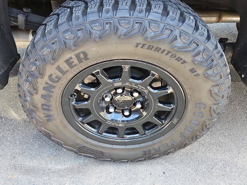 Used 2023 GMC Sierra 1500 AT4X w/ AT4X AEV Edition AWD/4WD image 11