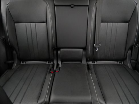 Certified 2022 Volkswagen Tiguan SE w/ Panoramic Sunroof Package image 13