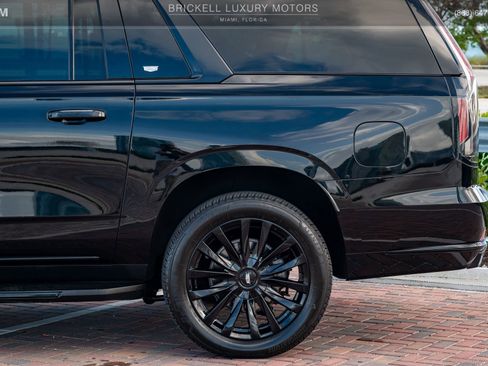 Used 2023 Cadillac Escalade ESV Luxury image 40