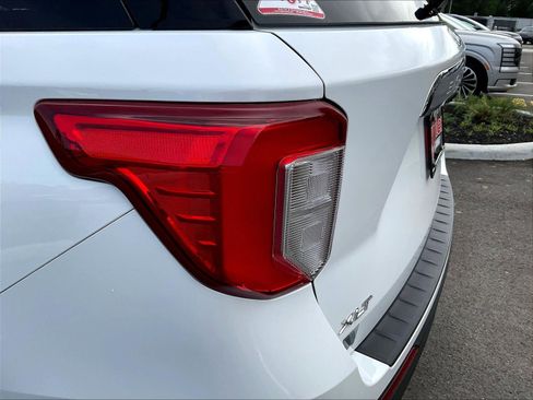 Used 2020 Ford Explorer XLT AWD/4WD image 23