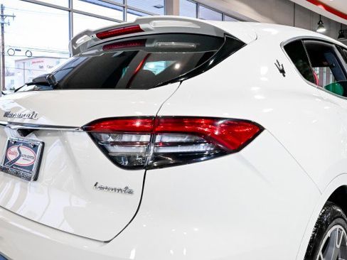 Used 2022 Maserati Levante Modena image 12