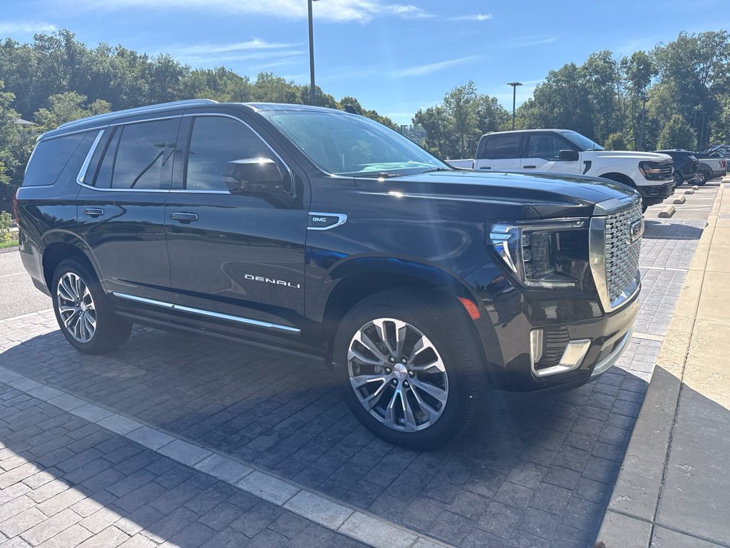 Used 2021 GMC Yukon Denali w/ Denali Premium Package AWD/4WD image 3