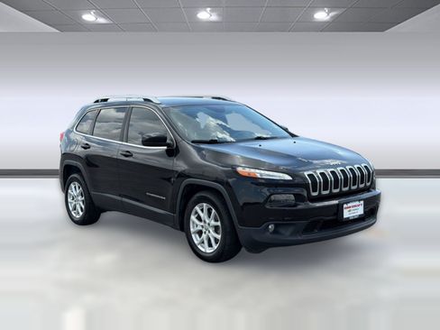 Used 2018 Jeep Cherokee Latitude Plus FWD image 7