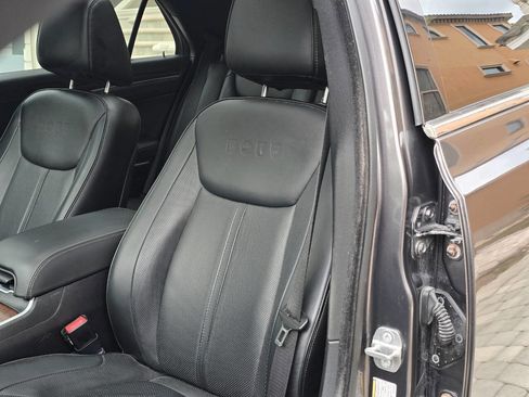 Used 2014 Chrysler 300 C image 64