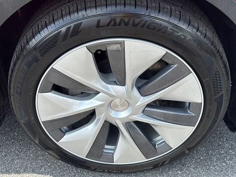 Used 2023 Tesla Model Y Long Range AWD/4WD image 12