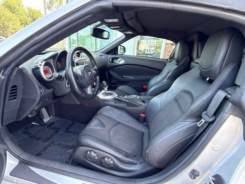 Used 2010 Nissan 370Z Touring RWD image 12