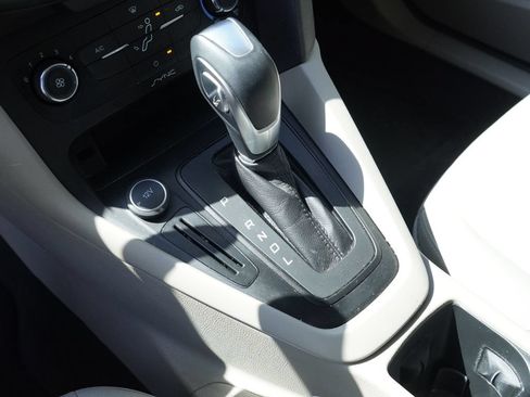 Used 2015 Ford Focus SE FWD image 18