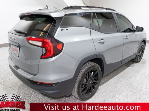 Used 2023 GMC Terrain SLE w/ Driver Convenience Package image 5