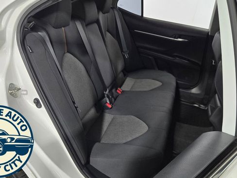 Used 2020 Toyota Camry LE FWD image 31