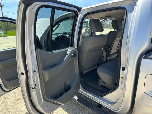 Used 2010 Nissan Frontier SE AWD/4WD image 10