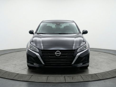 Used 2025 Nissan Altima 2.5 SV image 2