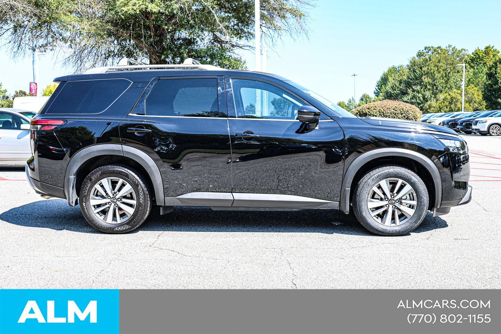 Used 2025 Nissan Pathfinder SL w/ Cargo Package FWD image 10