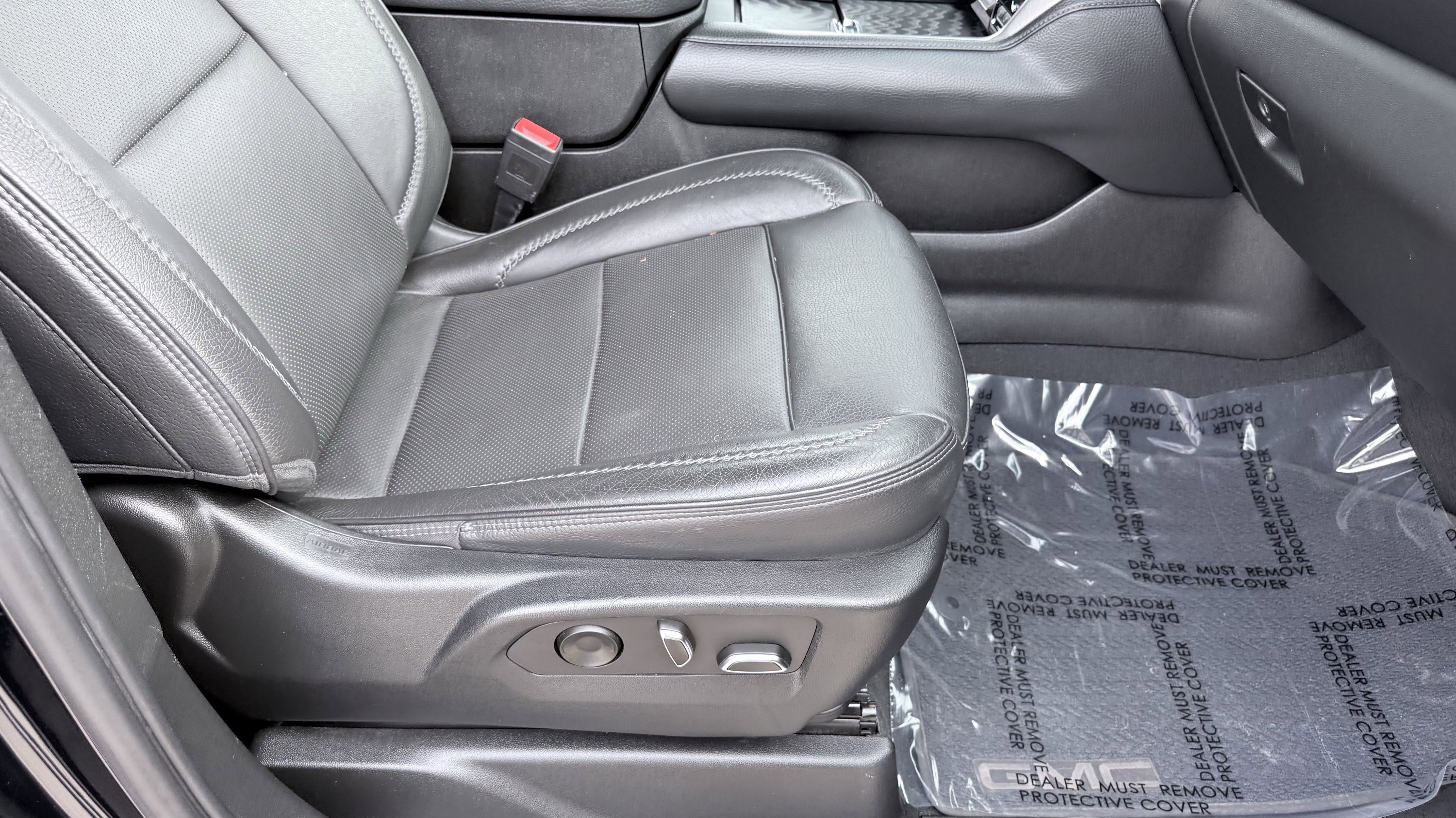 Used 2023 GMC Yukon Denali RWD image 42