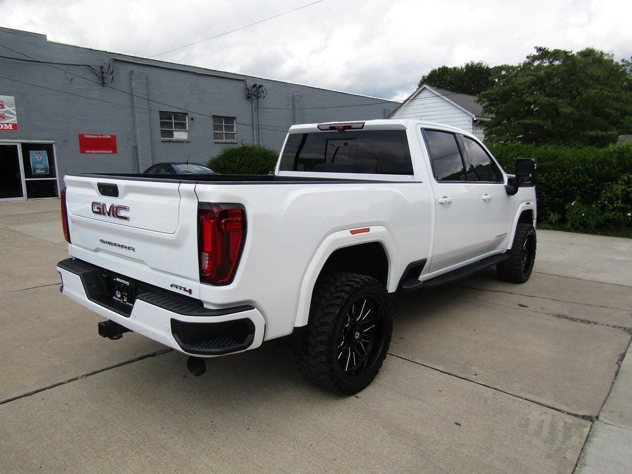 Used 2022 GMC Sierra 2500 AT4 w/ AT4 Premium Plus Package AWD/4WD image 8