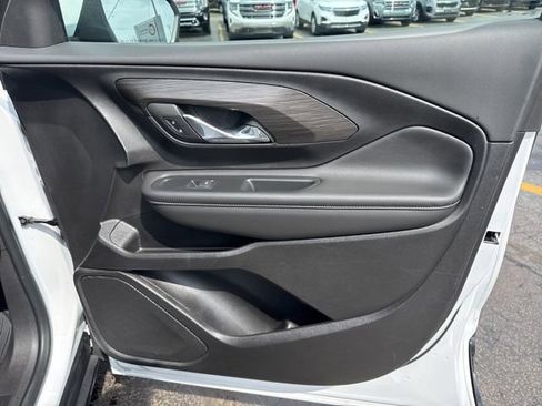 Used 2024 GMC Terrain SLE w/ Driver Convenience Package image 26