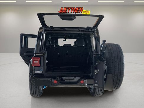 Used 2022 Jeep Wrangler Unlimited Sahara AWD/4WD image 14