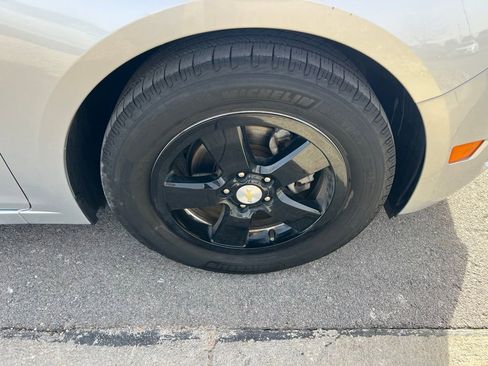 Used 2016 Chevrolet Cruze LT image 11