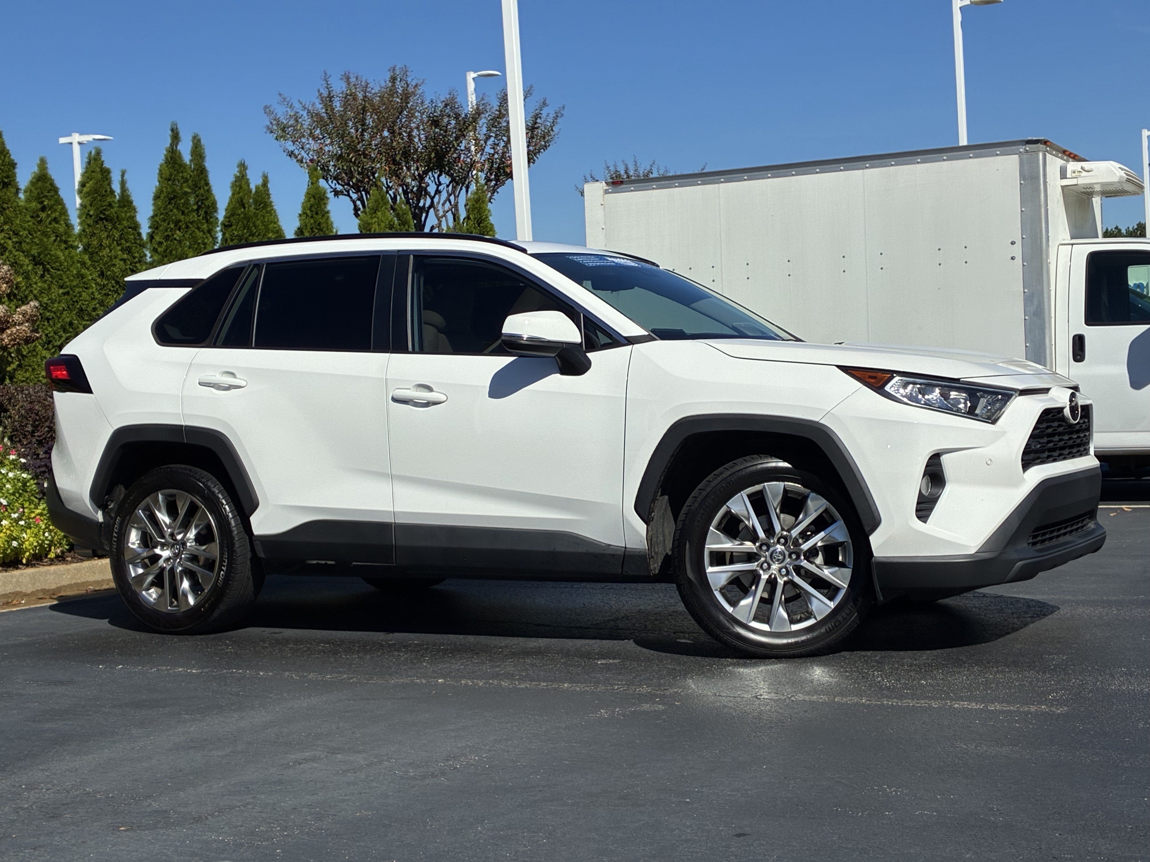 Used 2020 Toyota RAV4 XLE Premium FWD image 3