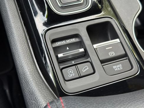 Used 2025 Honda Pilot Black Edition image 25