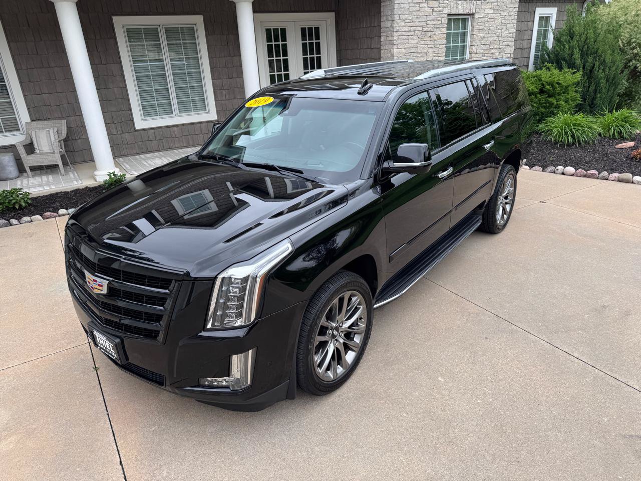 Used 2019 Cadillac Escalade ESV Luxury w/ Escalade Sport Edition AWD/4WD image 34