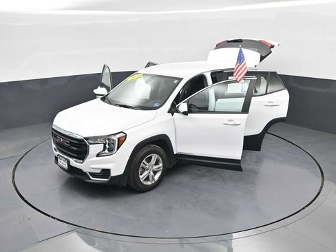 Used 2024 GMC Terrain SLE AWD/4WD image 39