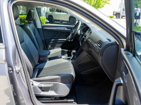 Used 2024 Volkswagen Tiguan SE w/ Panoramic Sunroof Package AWD/4WD image 10