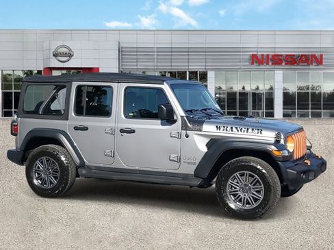 Used 2018 Jeep Wrangler Unlimited Sport image 2