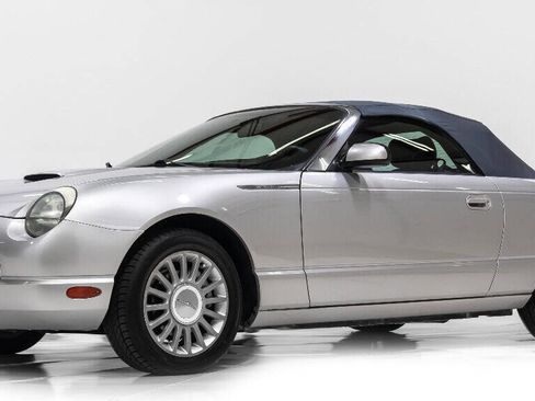 Used 2005 Ford Thunderbird Deluxe image 3