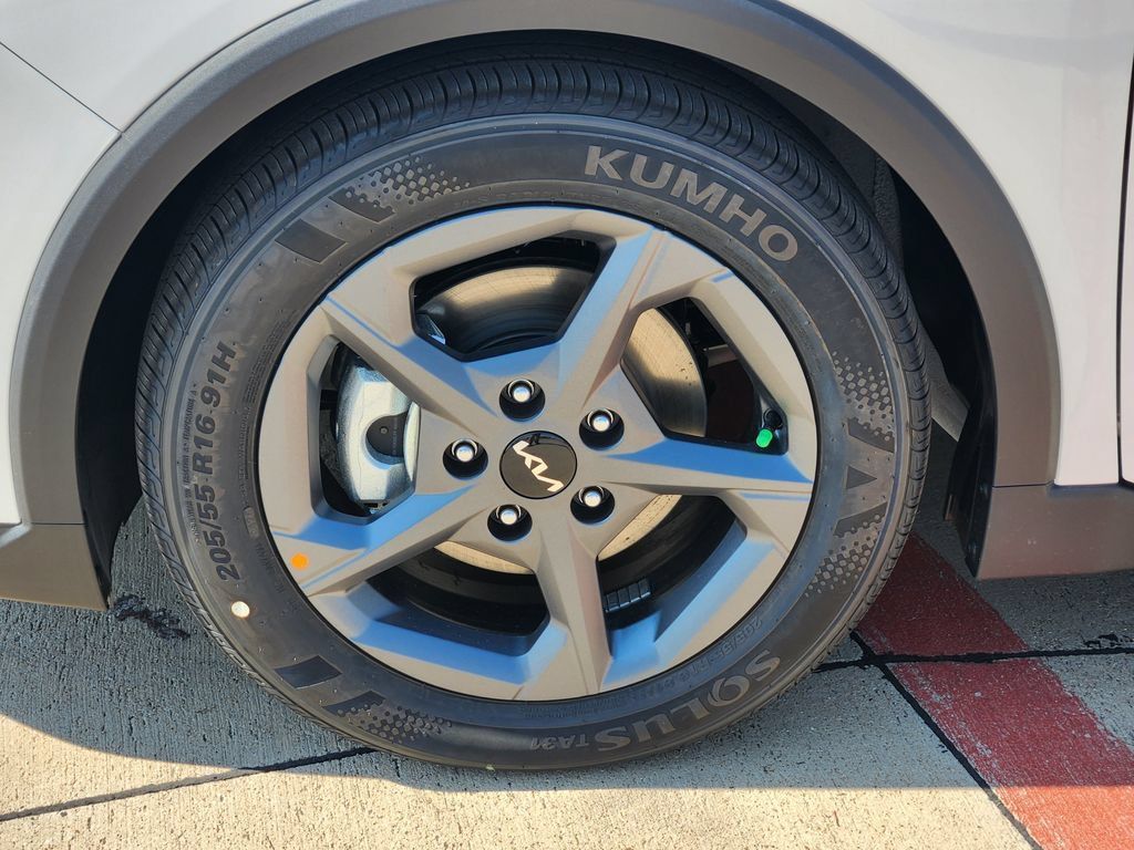 New 2026 Kia K4 FWD image 10