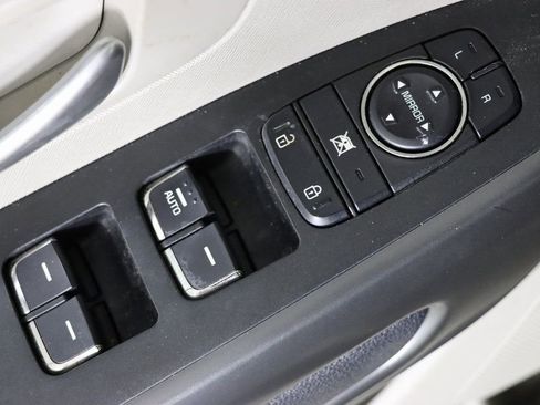 Used 2020 Kia Sedona EX image 11