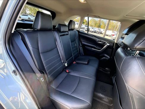Used 2022 Toyota RAV4 XLE Premium image 18