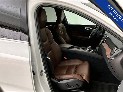 Used 2023 Volvo XC60 B5 Ultimate w/ Protection Package Premier image 10