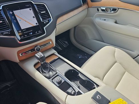 Used 2022 Volvo XC90 T6 Momentum w/ Advanced Package AWD/4WD image 25