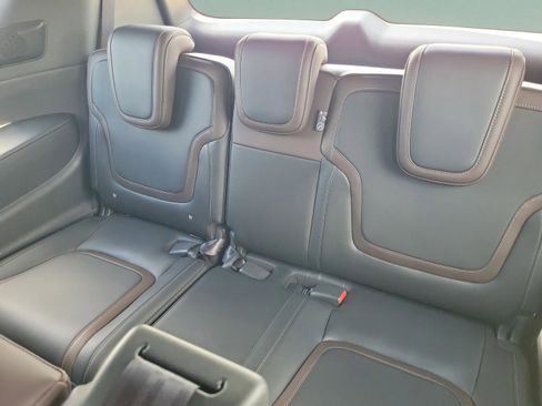 New 2025 Nissan Armada SL image 15