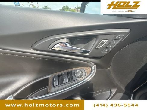 Certified 2018 Chevrolet Malibu Premier w/ Premier Sun and Wheel Package FWD image 25