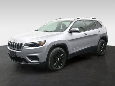 Used 2020 Jeep Cherokee Latitude w/ Cold Weather Group FWD image 8