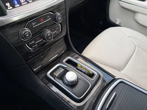 Used 2015 Chrysler 300 Limited w/ Driver Convenience Group image 24