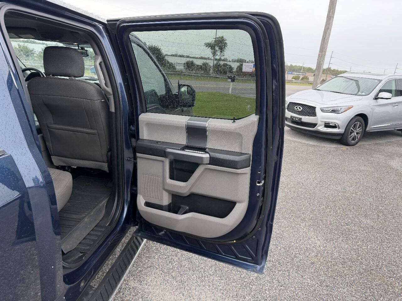 Used 2016 Ford F150 XLT w/ Equipment Group 302A Luxury AWD/4WD image 24