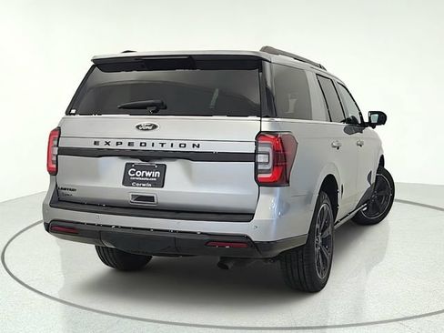 Used 2024 Ford Expedition Limited AWD/4WD image 5