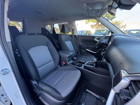 Used 2025 Kia Soul LX w/ LX Technology Package image 34