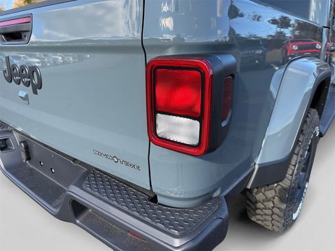 New 2025 Jeep Gladiator Sport image 19