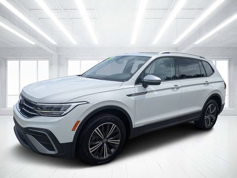 Used 2024 Volkswagen Tiguan SE AWD/4WD image 7