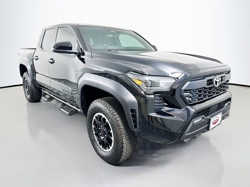 Used 2025 Toyota Tacoma TRD Off-Road w/ TRD Off Road Upgrade Package image 3