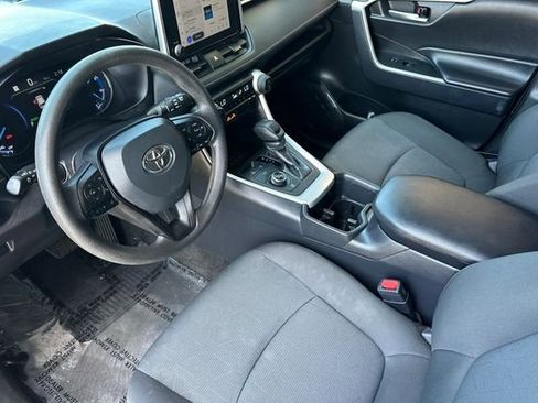 Used 2025 Toyota RAV4 XLE AWD/4WD image 12