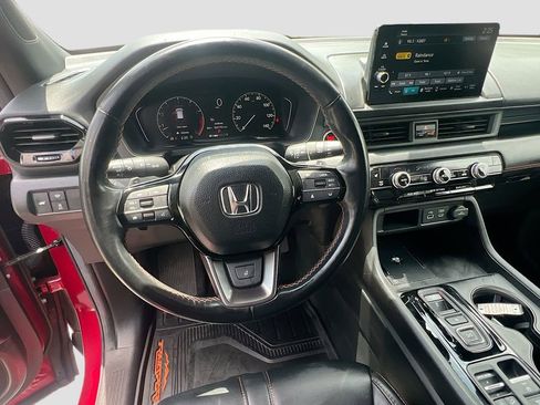 Used 2025 Honda Pilot TrailSport image 11