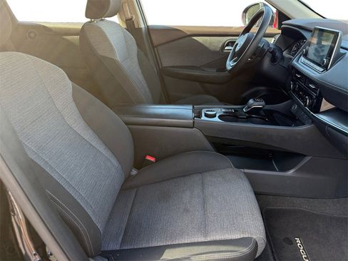 Used 2022 Nissan Rogue SV image 15
