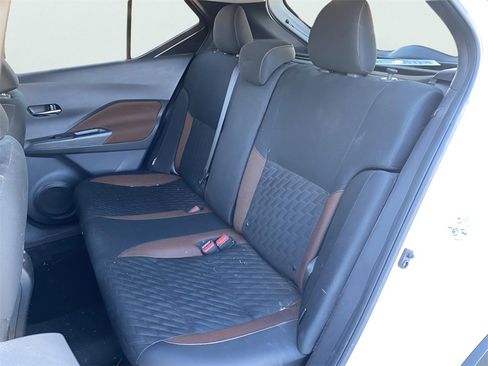 Used 2022 Nissan Kicks SR image 12