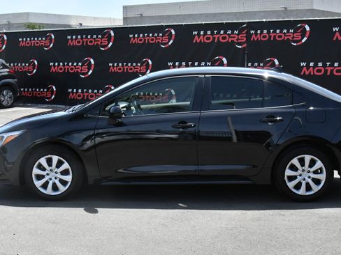Used 2025 Toyota Corolla LE w/ Convenience Package FWD image 4