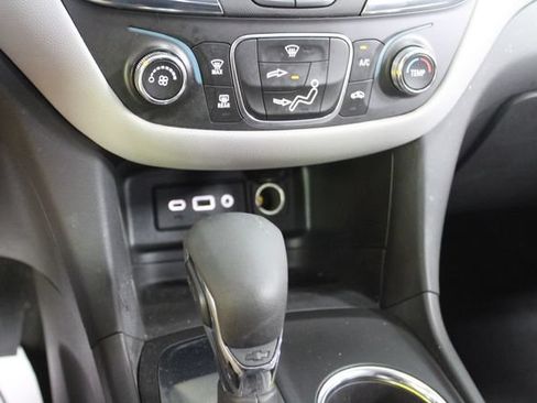 Used 2023 Chevrolet Equinox LS FWD image 20