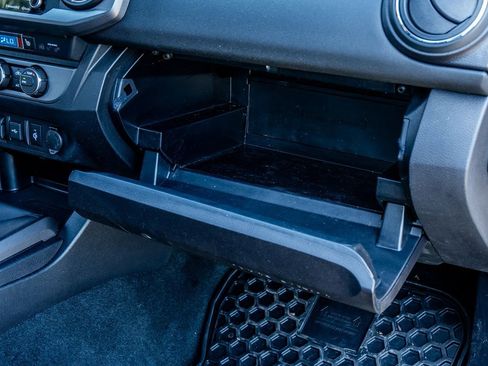 Used 2020 Toyota Tacoma TRD Sport image 42